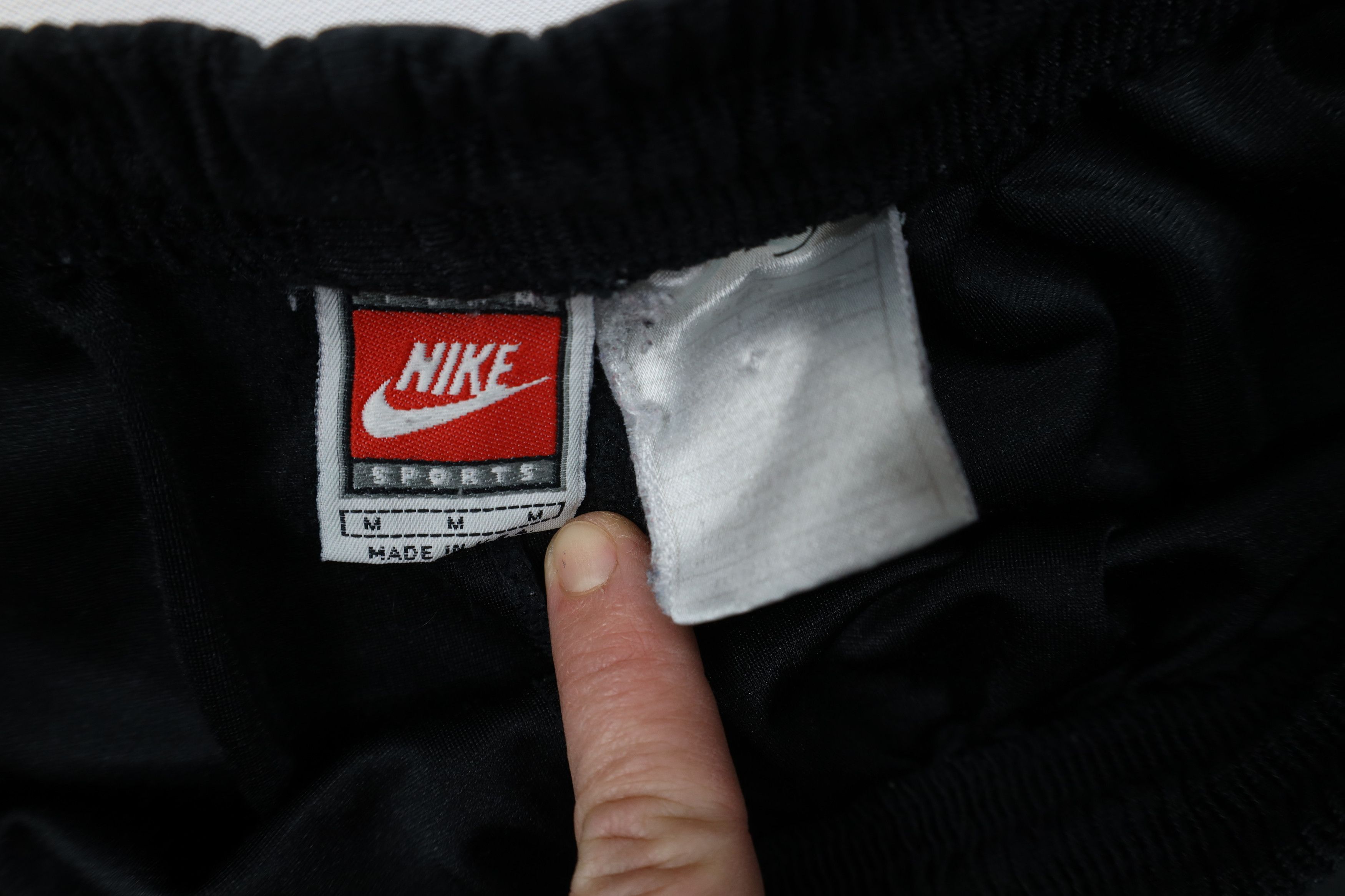 Nike Vintage 90s Nike Mini Swoosh Above Knee Shorts Black USA Size US 32 / EU 48 - 6 Thumbnail
