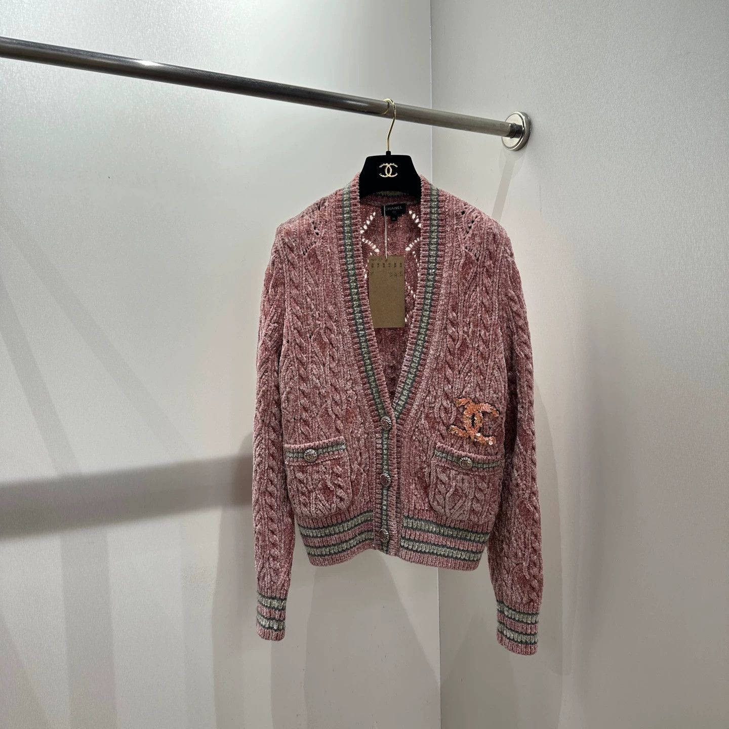 Chanel CHANEL mar370 sequin logo pink gold knit cardigan 36 Size XS / US 0-2 / IT 36-38 - 1 Thumbnail