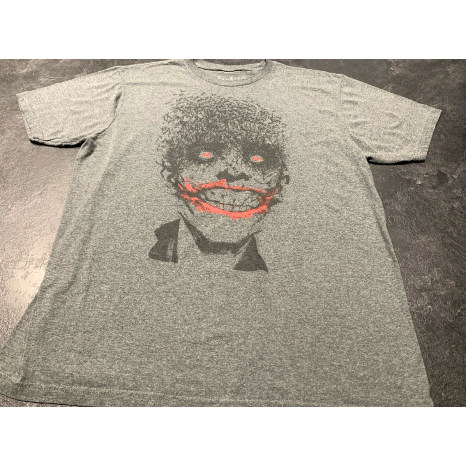 Vintage VINTAGE Jack Of All Trades Batman Joker Graffiti T-Shirt Gray Large Mens Size US L / EU 52-54 / 3 - 2 Thumbnail