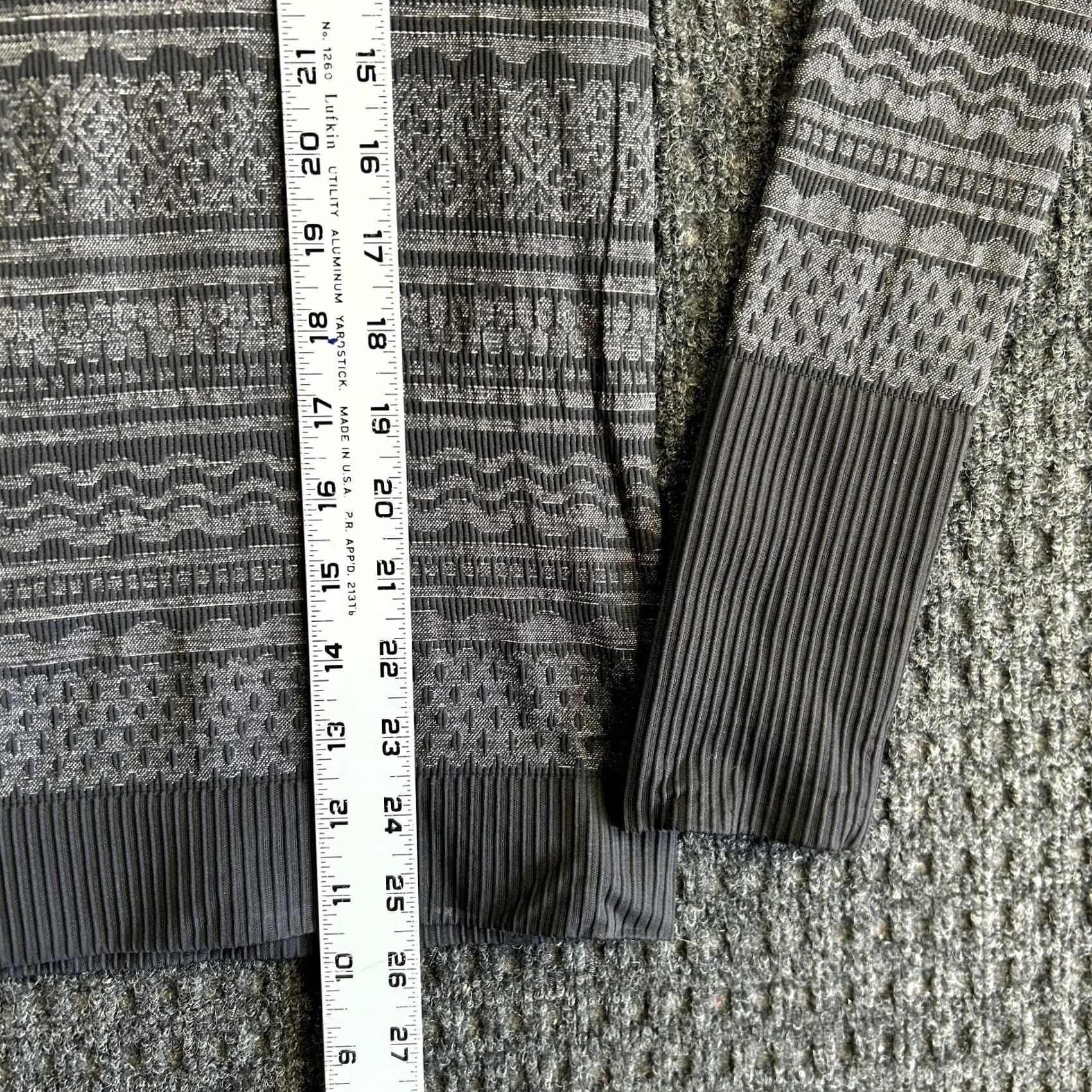 Lululemon Lululemon Top Womens 4 Gray Rest Less Pullover Size Thumbholes Crewneck Athleisure Size S / US 4 / IT 40 - 6 Thumbnail