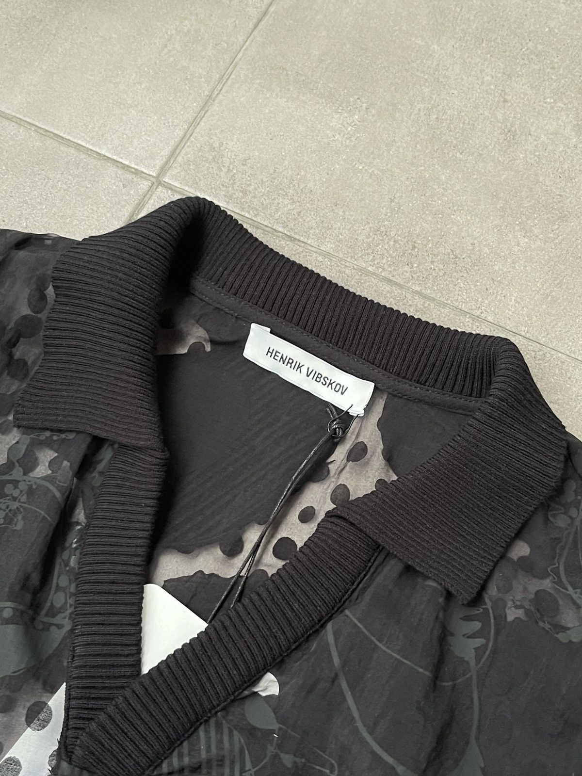 Henrik Vibskov !DS! SS23 Henrik Vibskov The BIG Polo Black Polo Tee Size US M / EU 48-50 / 2 - 15 Thumbnail