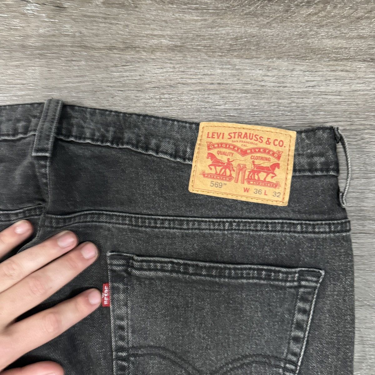 Levi's × StraightFaded × Vintage Perfect Vintage y2k Levi’s 569 faded black baggy jeans Size US 38 / EU 54 - 4 Thumbnail