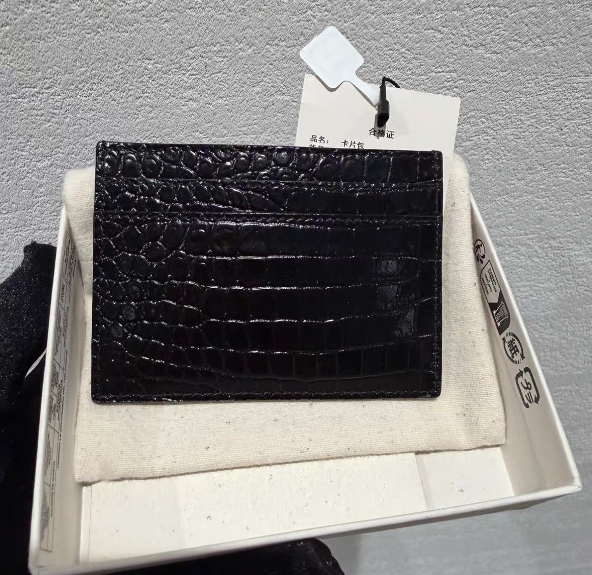 Yves Saint Laurent YSL CASSANDRE Embossed Crocodile Pattern Leather Card J42 Size ONE SIZE - 2 Thumbnail