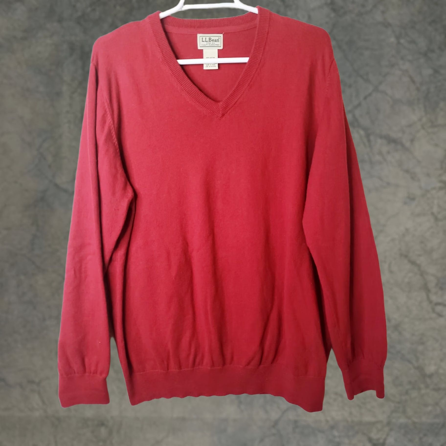 Vintage L.L. Bean Mens L Reg. Red Cotton Cashmere Blend Long Sleeve V-Neck Sweater Size US L / EU 52-54 / 3 - 1 Thumbnail