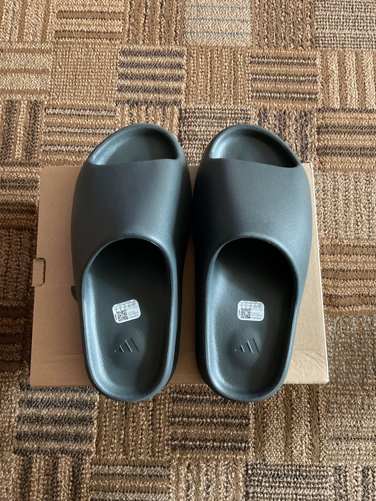 Yeezy Adidas Yeezy Slide Dark Onyx Size 8 ID5103 Size US 8 / EU 41 - 1 Thumbnail