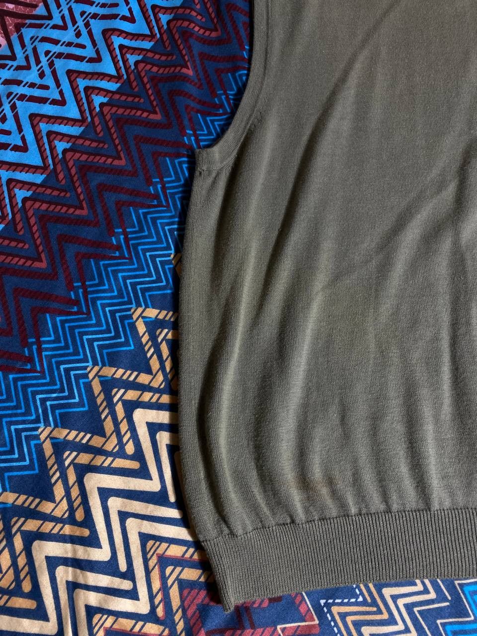 Izod × Vintage Vintage 90s Streetwear Knit V-Neck Sweater Vest Size US L / EU 52-54 / 3 - 8 Thumbnail