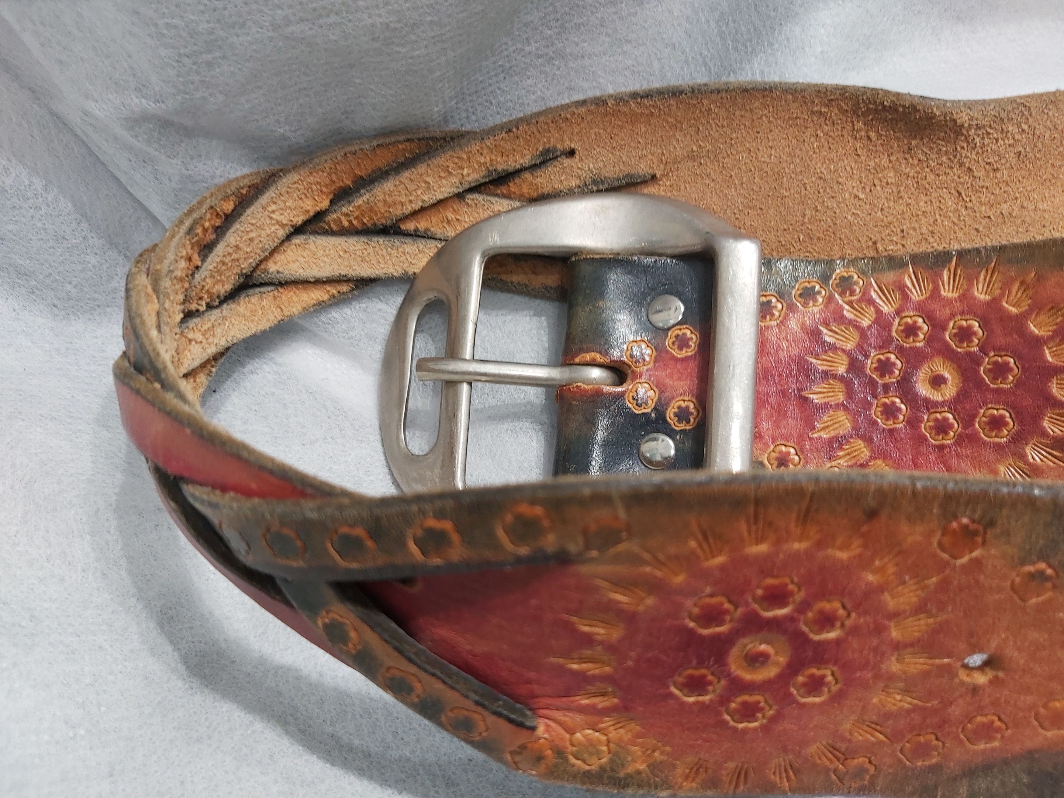 Vintage Wide red embossed mandala leather belt Size ONE SIZE - 6 Thumbnail
