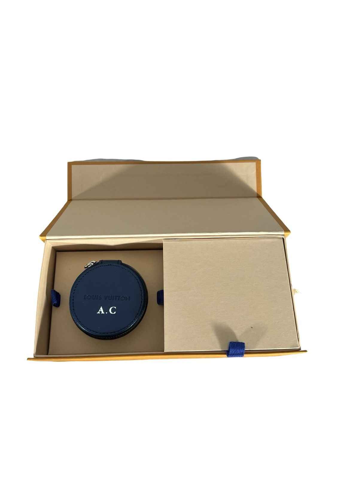 Louis Vuitton Louis Vuitton Wireless Earbuds w/ Monogram Case – Navy Size ONE SIZE - 5 Thumbnail