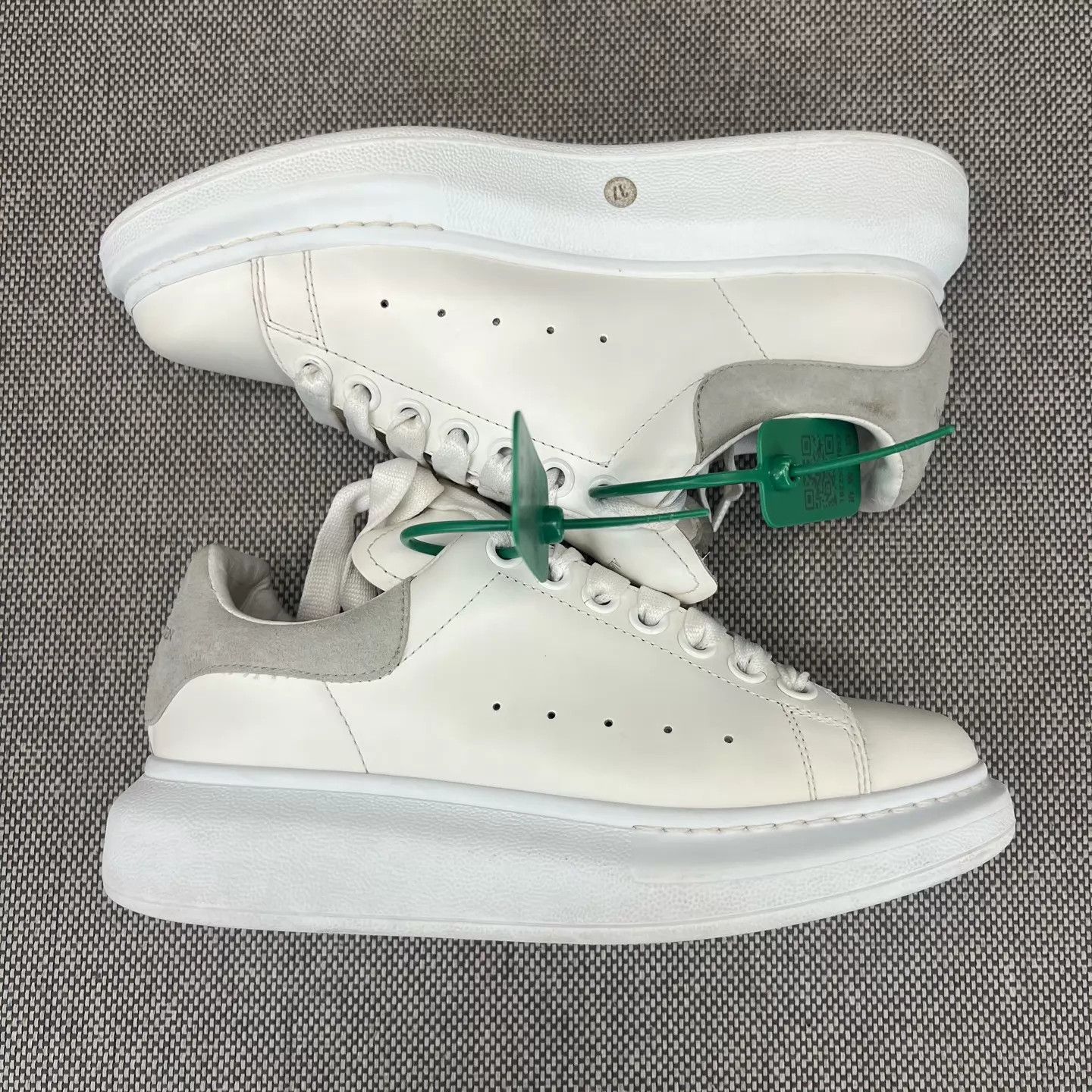 Alexander McQueen Alexander McQueen White/Gray Gray Tail Sneakers EUR 37 Size US 6.5 / IT 36.5 - 7 Thumbnail