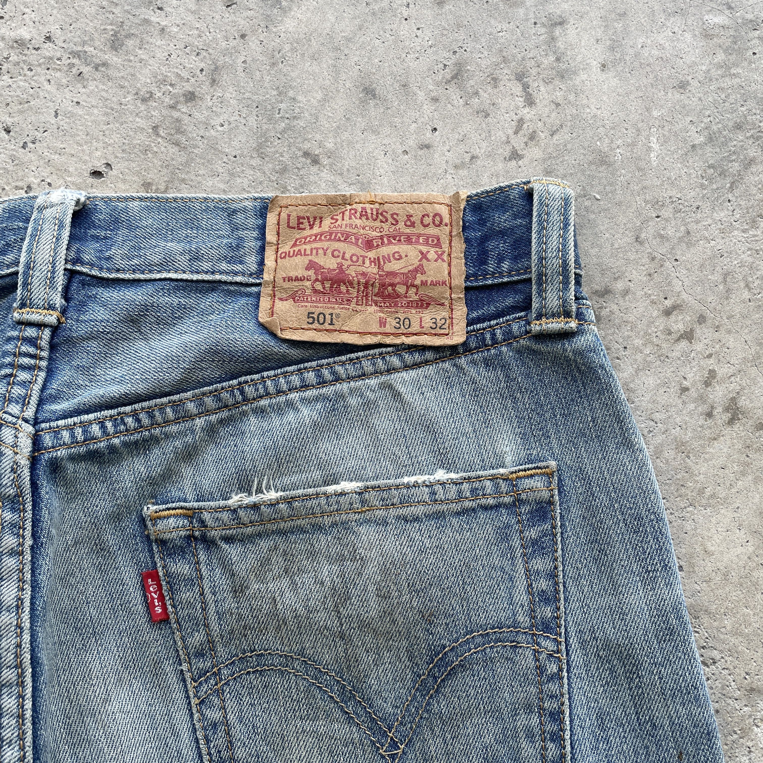 Levi's VINTAGE LEVI’S 501 JEANS DISTRESSED FADED DENIM PANTS W31 Size US 31 - 9 Thumbnail
