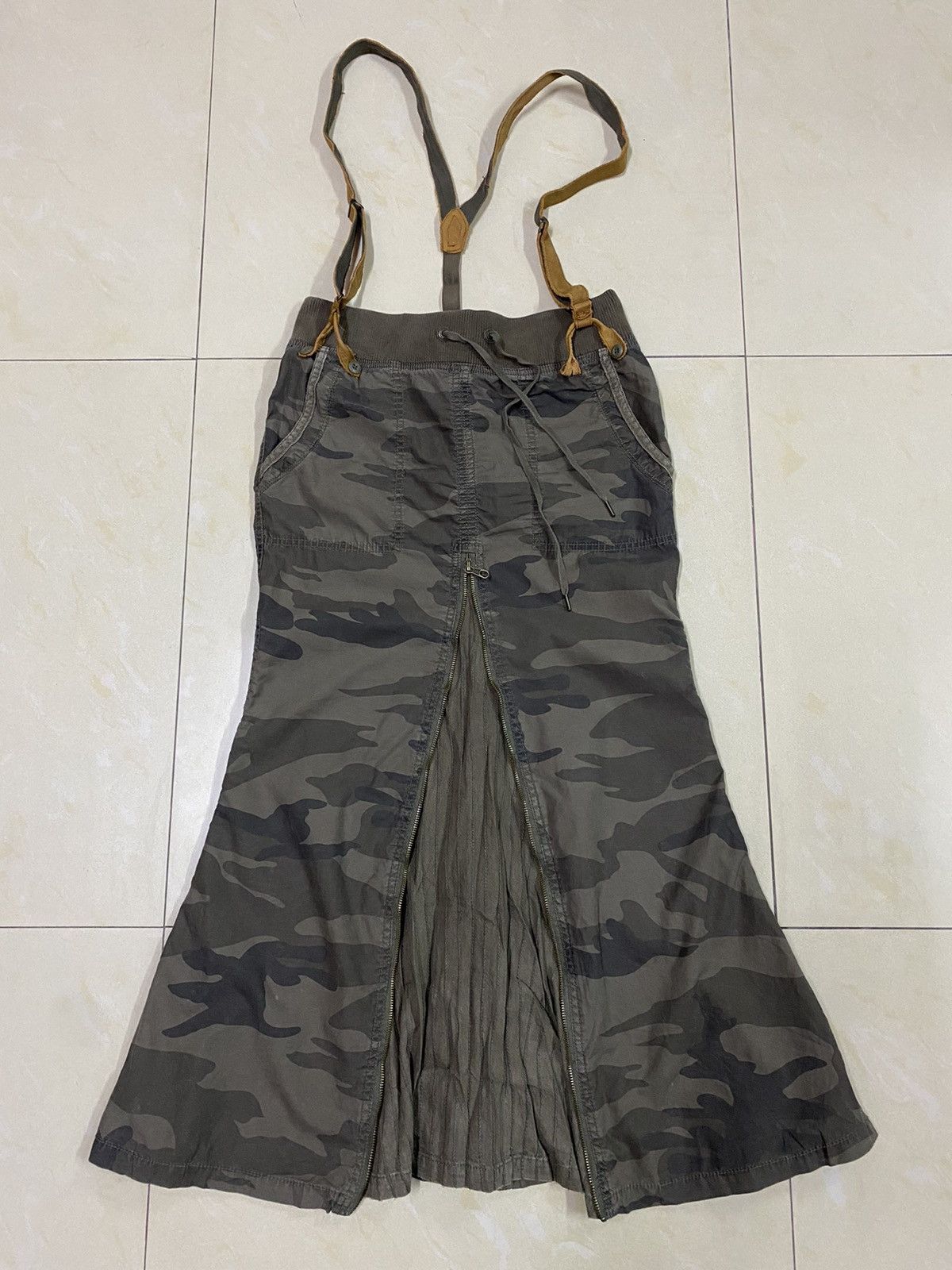 G.O.A Punk Bondage Gothic Camo Skirt Size 28-32
