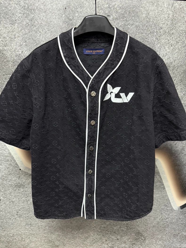Louis Vuitton Louis Vuitton Black Logo Baseball Shirt - dmc Size US L / EU 52-54 / 3 - 1 Thumbnail