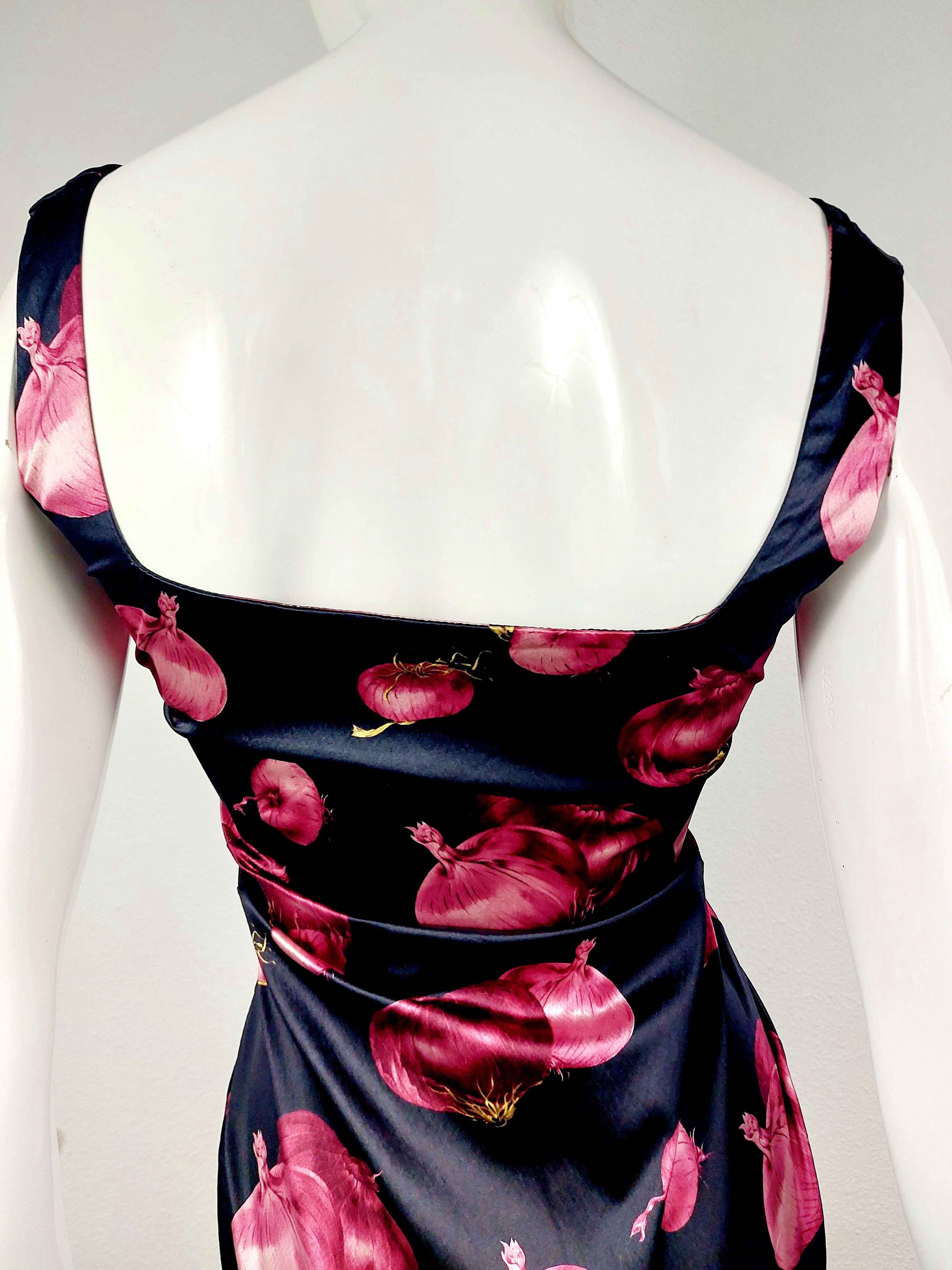 Dolce & Gabbana Runway Dolce & Gabbana Red Onions 1999 Kendall Jenner Dress Size XS / US 0-2 / IT 36-38 - 13 Thumbnail