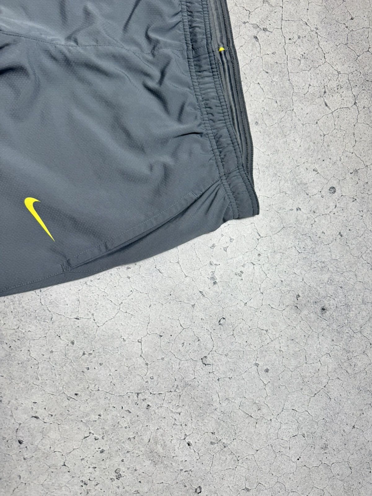Nike Nike Vintage Nylon Track Pants Baggy Drill Swoosh Y2K Size US 30 / EU 46 - 4 Thumbnail