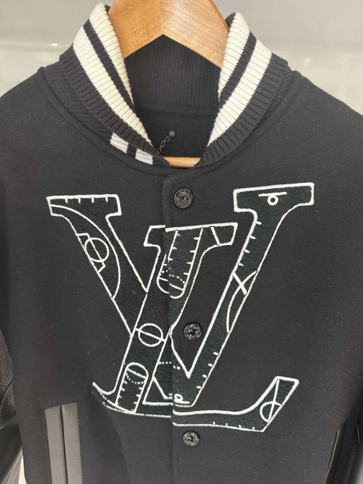 Louis Vuitton Louis Vuitton x NBA Basketball Leather Jacket Size US M / EU 48-50 / 2 - 12 Thumbnail