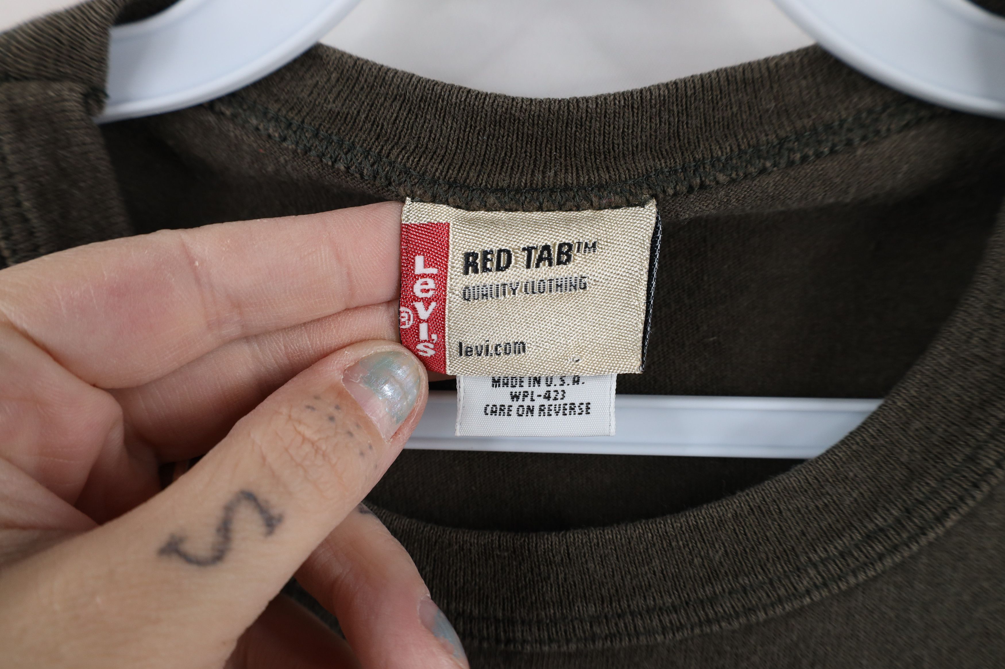 Levi's × Vintage Vintage Y2K 2000 Levis Out Star Long Sleeve T-Shirt USA Size US M / EU 48-50 / 2 - 6 Thumbnail