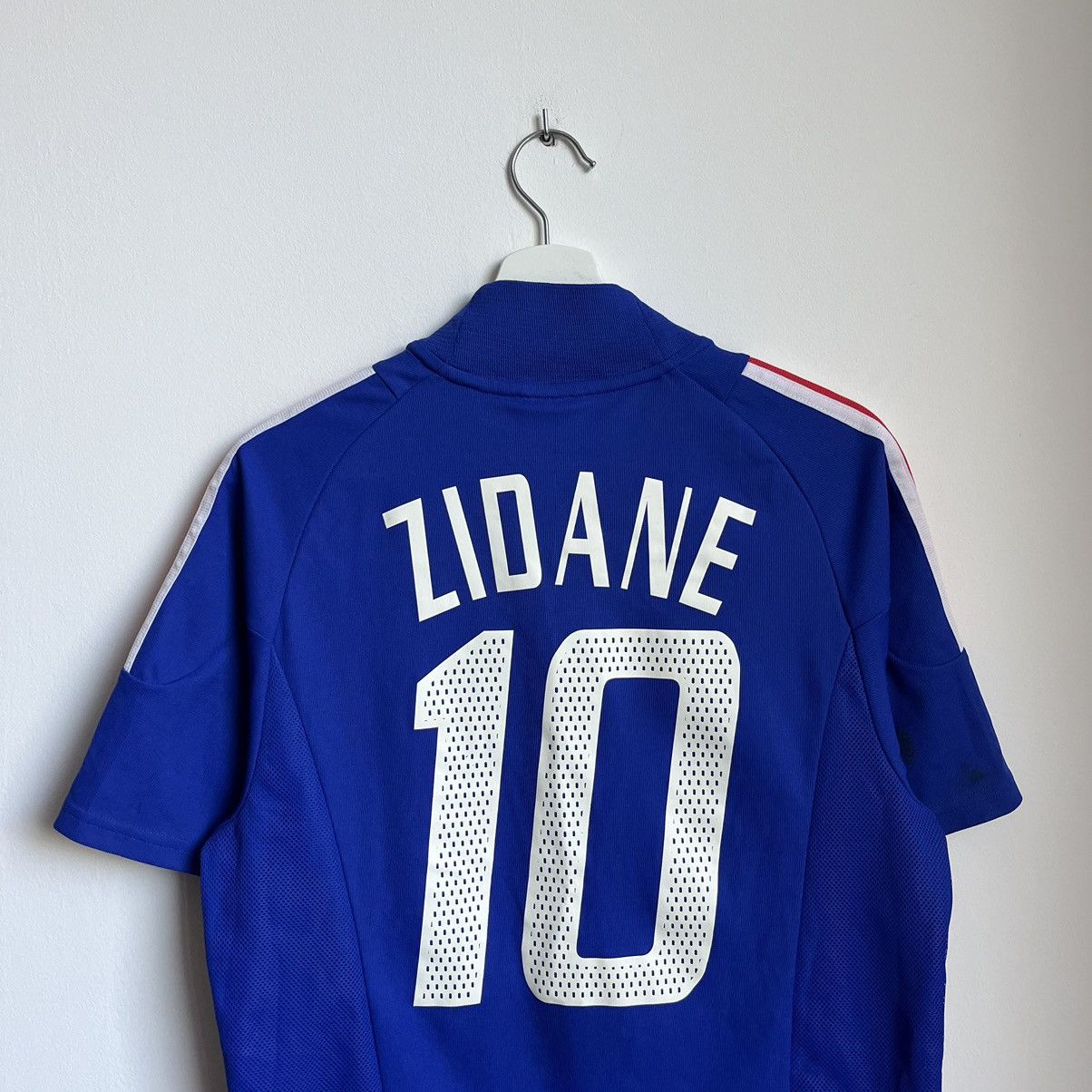 Vintage Vintage Adidas France 🇫🇷 Zidane 2002 Soccer Jersey Size US S / EU 44-46 / 1 - 2 Thumbnail
