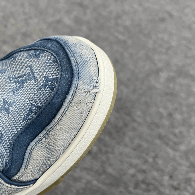 Louis Vuitton Louis Vuitton low-top sneakers Size US 9 / EU 42 - 9 Thumbnail