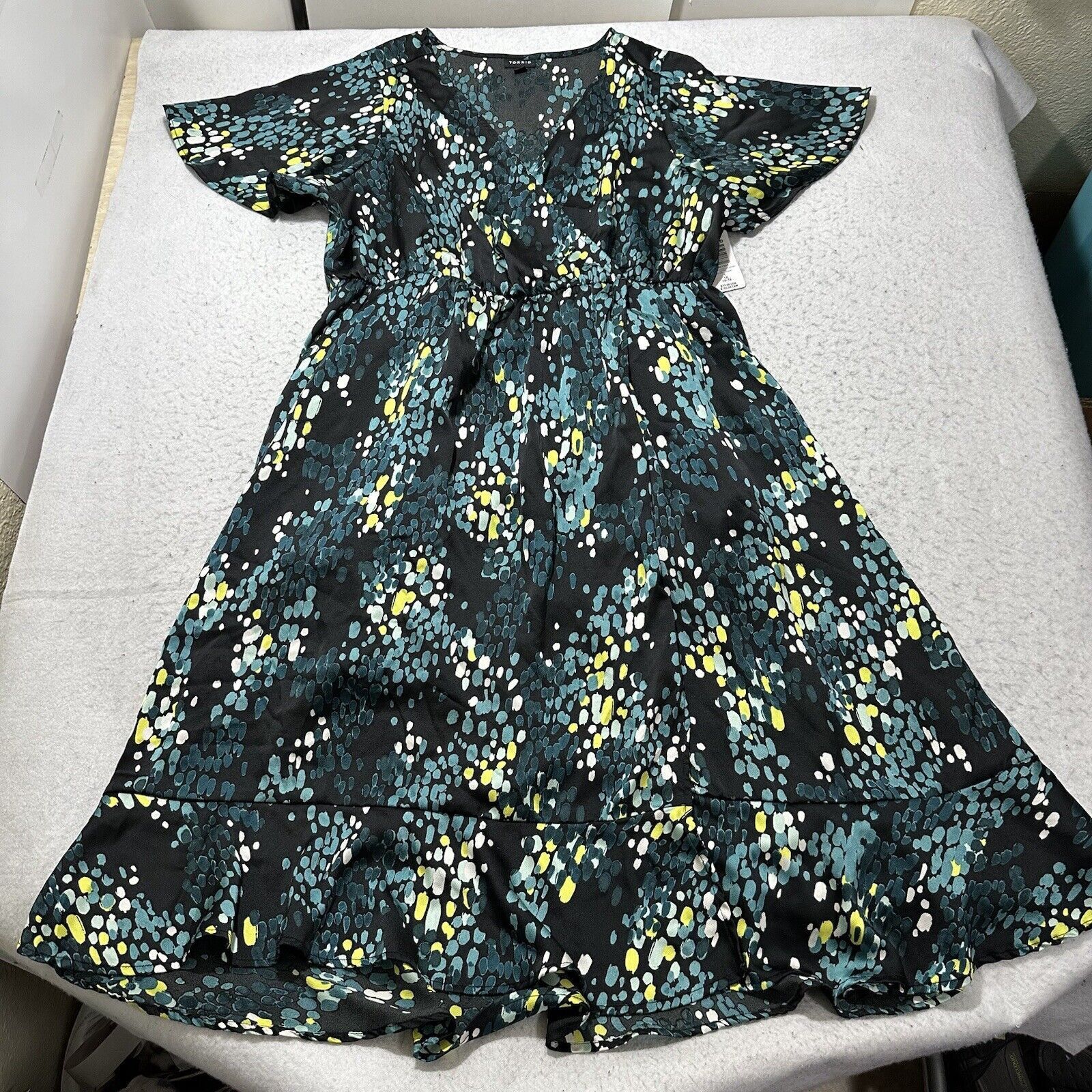 Other Torrid 1X 14-16 Midi Bubble Charm Flutter Sleeve Wrap Dress Size XL / US 12-14 / IT 48-50 - 2 Thumbnail