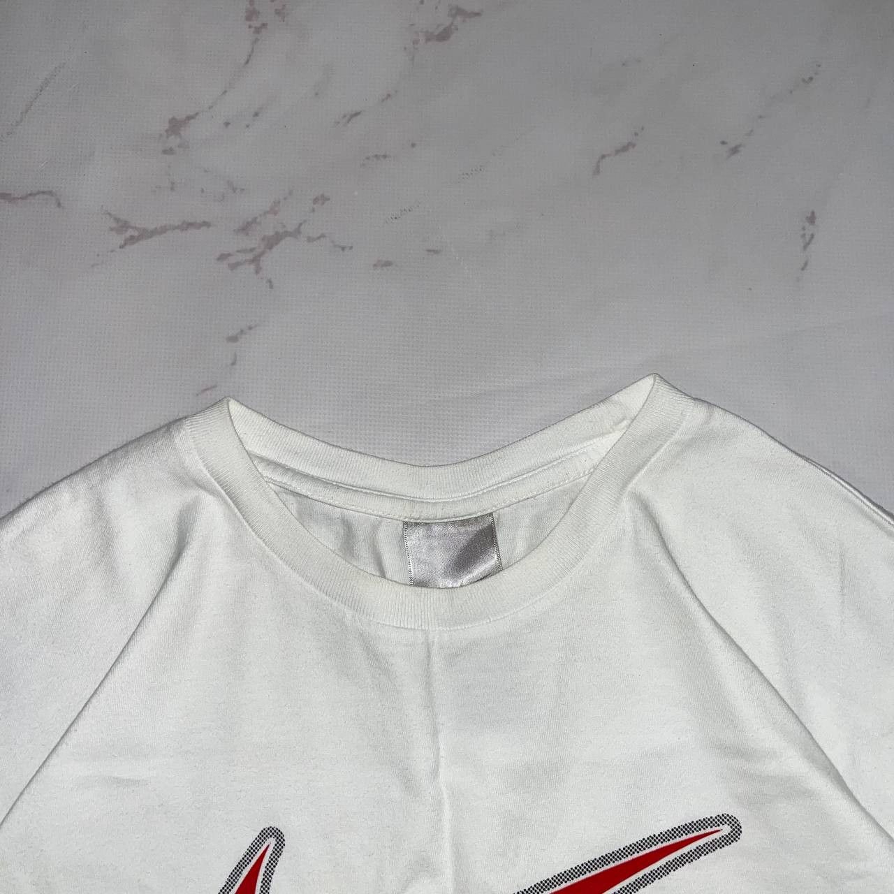 Nike Nike vintage big red swoosh white tee shirt size L Size US L / EU 52-54 / 3 - 9 Thumbnail