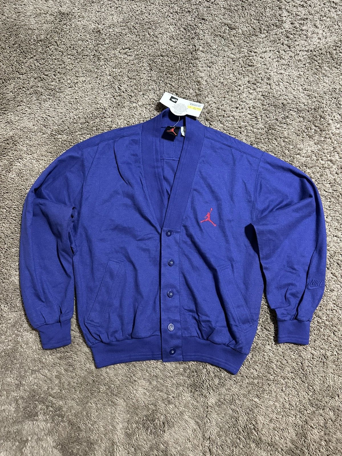 Nike Vintage Nike Air Jordan cardigan sweater 90s size small Size US S / EU 44-46 / 1 - 1 Thumbnail
