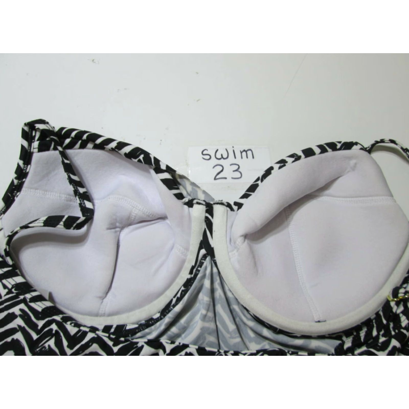 Merona Merona Tankini Womens M Black/White Lined Underwired Adjustable Straps Chevron Pattern Beach Sea Pattern Chevron Spaghetti Straps Size ONE SIZE - 5 Thumbnail