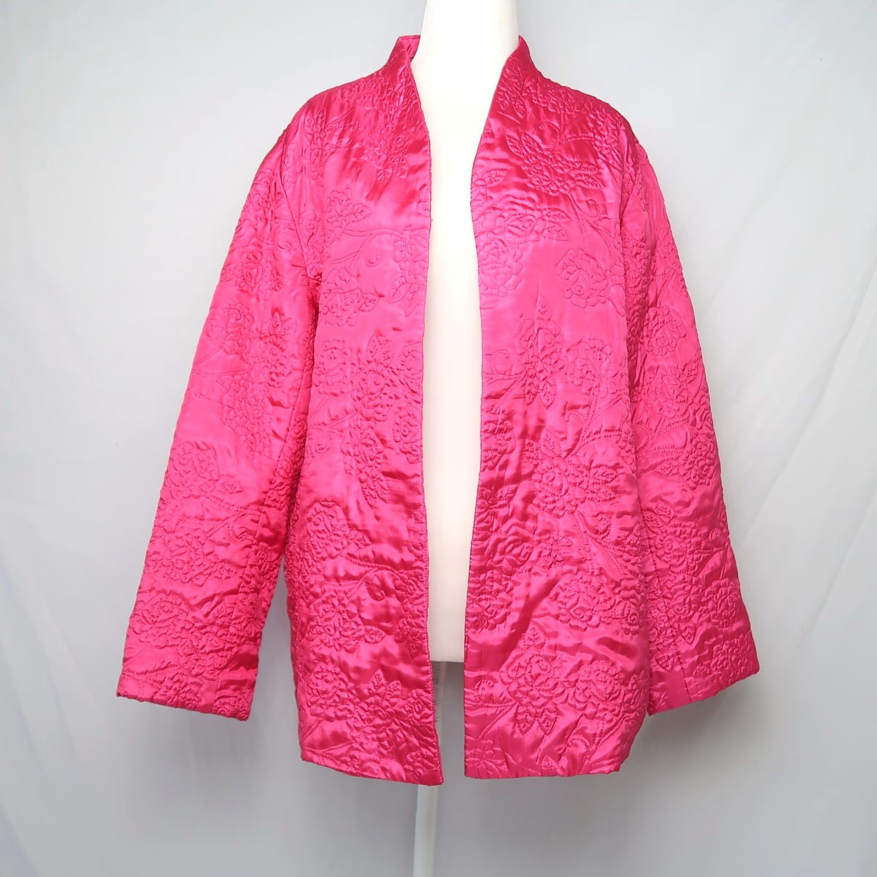 Vintage VINTAGE Liz Baker hot pink satin floral quilt embroidered jacket L Women's Size L / US 10 / IT 46 - 3 Thumbnail