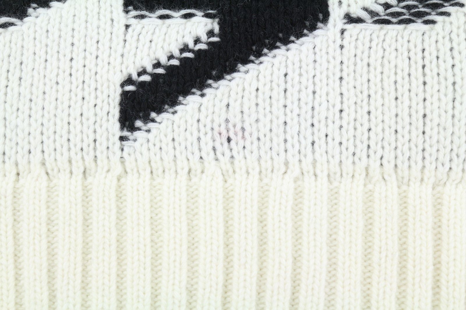 Gant HOUNDSTOOTH ROLLNECK XL Cream Wool Blend Jumper 87246 Size US XL / EU 56 / 4 - 13 Thumbnail