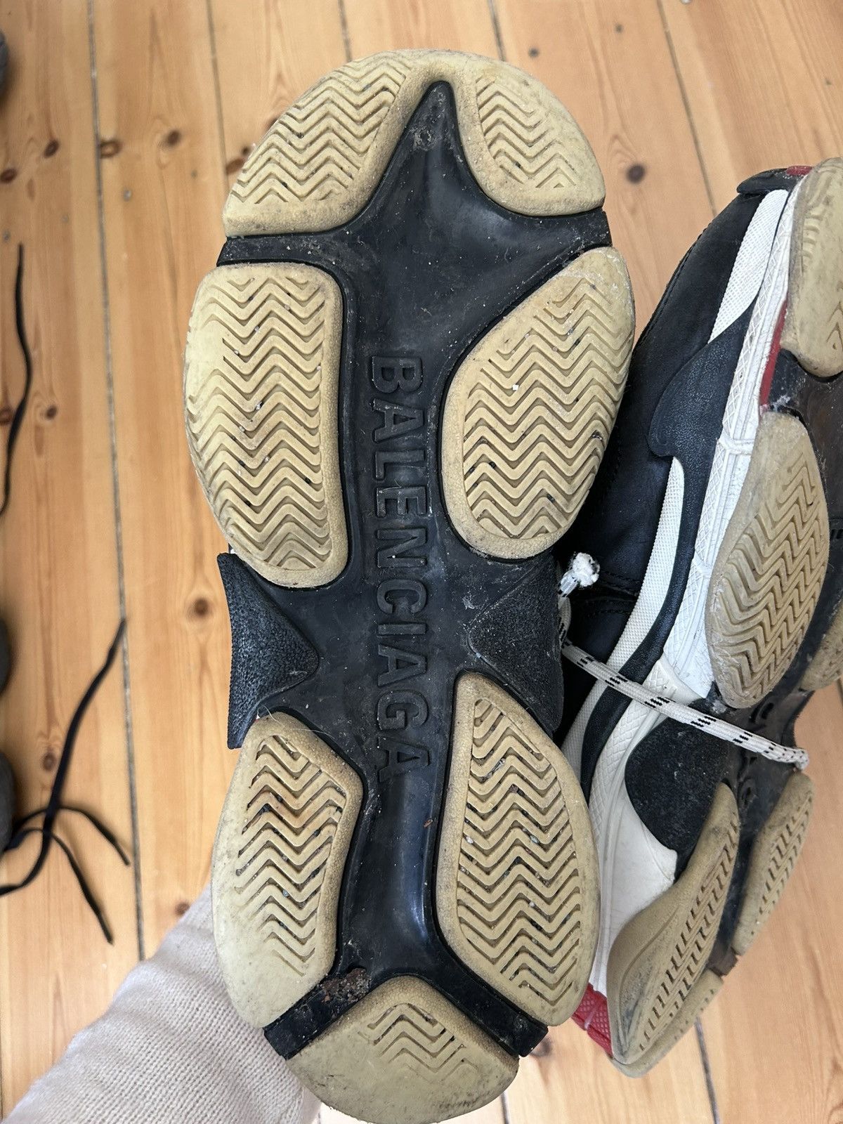 Balenciaga Balenciaga Triple S Bred Size US 12 / EU 45 - 5 Thumbnail