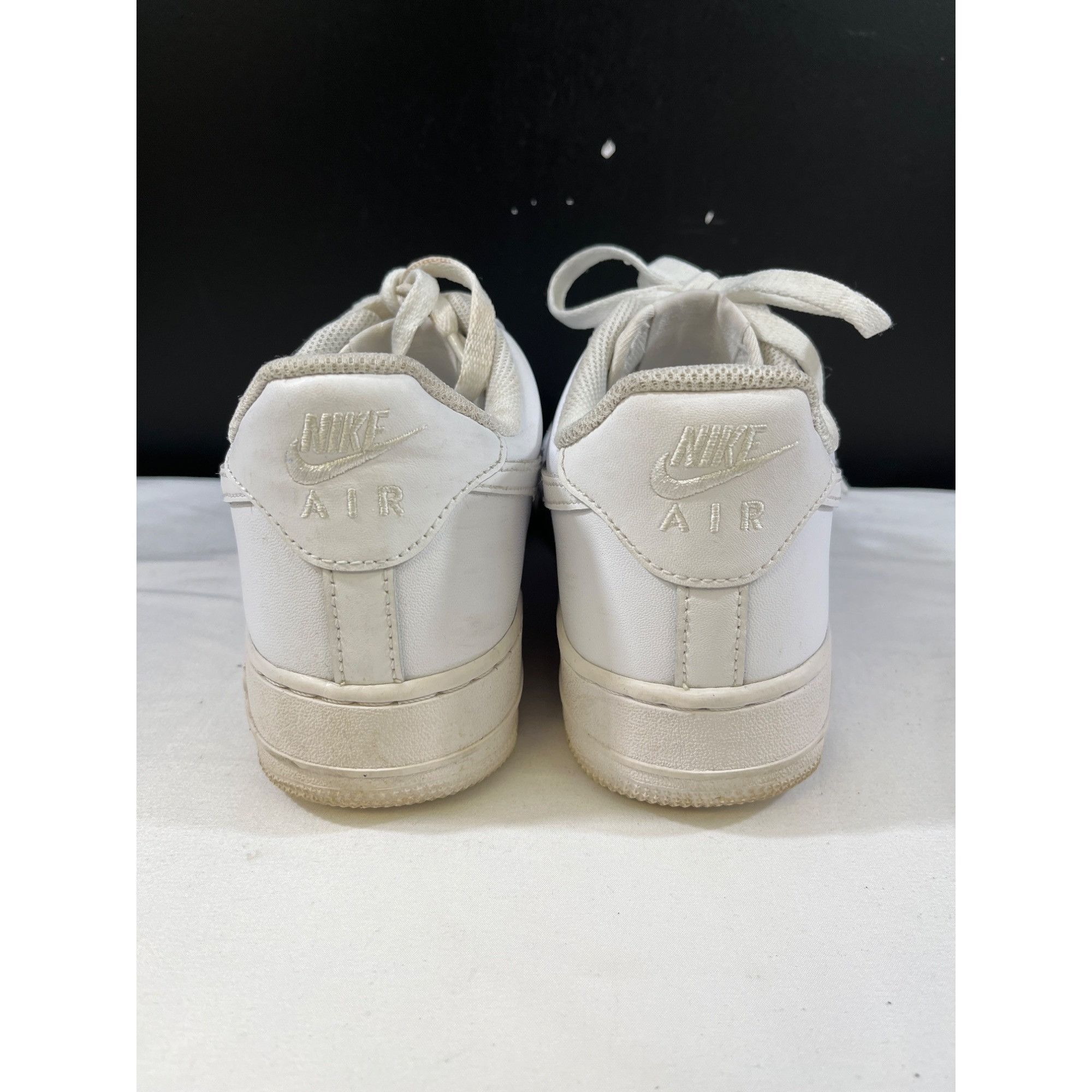 Nike Nike Air Force 1 Mens White Low Top Sneakers Size 9 SKU 6557 Size US 9 / EU 42 - 4 Thumbnail