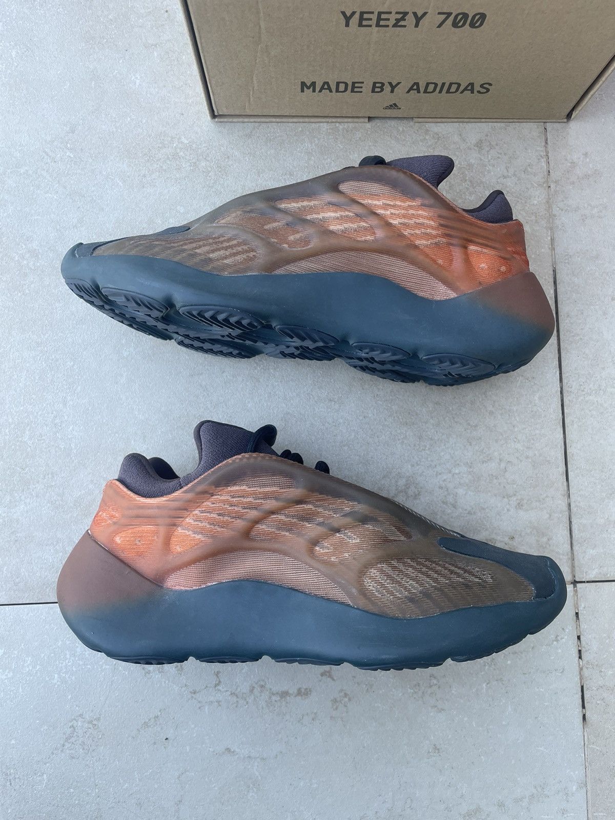 Adidas adidas Yeezy 700 V3 Copper Fade OG Box and Tags Size US 6.5 / EU 39-40 - 10 Thumbnail