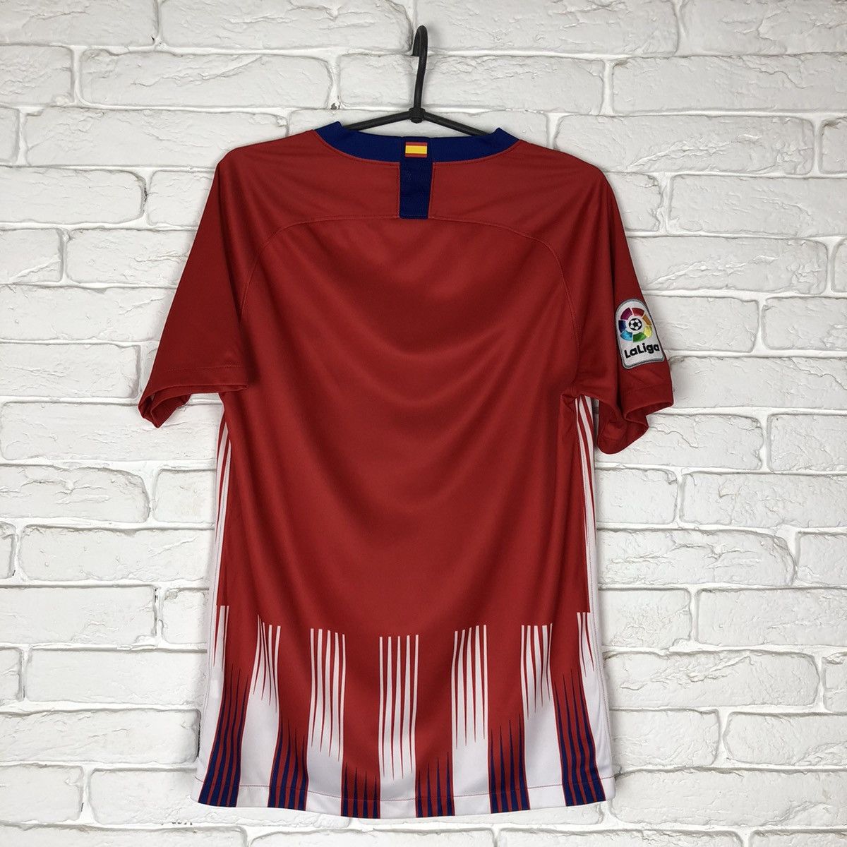 Nike Atletico Madrid 2018 2019 home soccer jersey Size US S / EU 44-46 / 1 - 5 Thumbnail