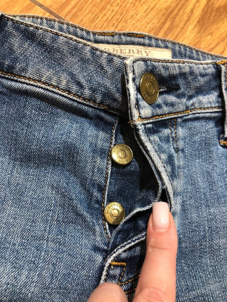 Burberry Burberry Woman's Low Rise Wash Denim Shorts Size 30" / US 8 / IT 44 - 14 Thumbnail