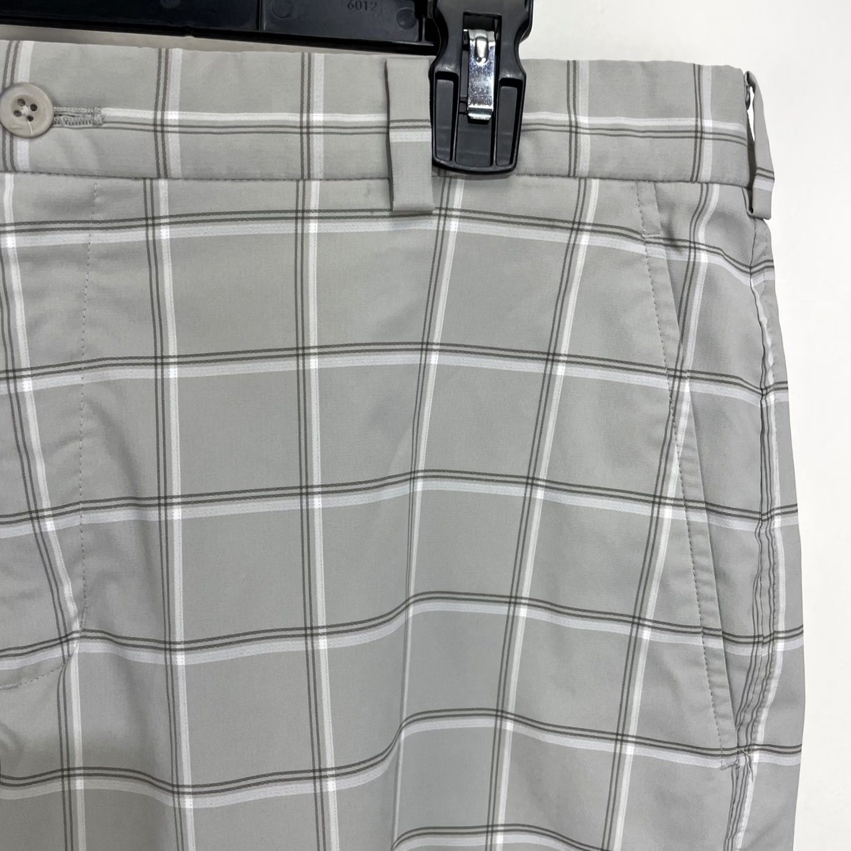 Nike Nike Golf Men’s Shorts Bermuda 35 White Grey Plaid Flat Front Dri Fit Casual Summer Spring Fall Mens Size US 35 - 3 Thumbnail