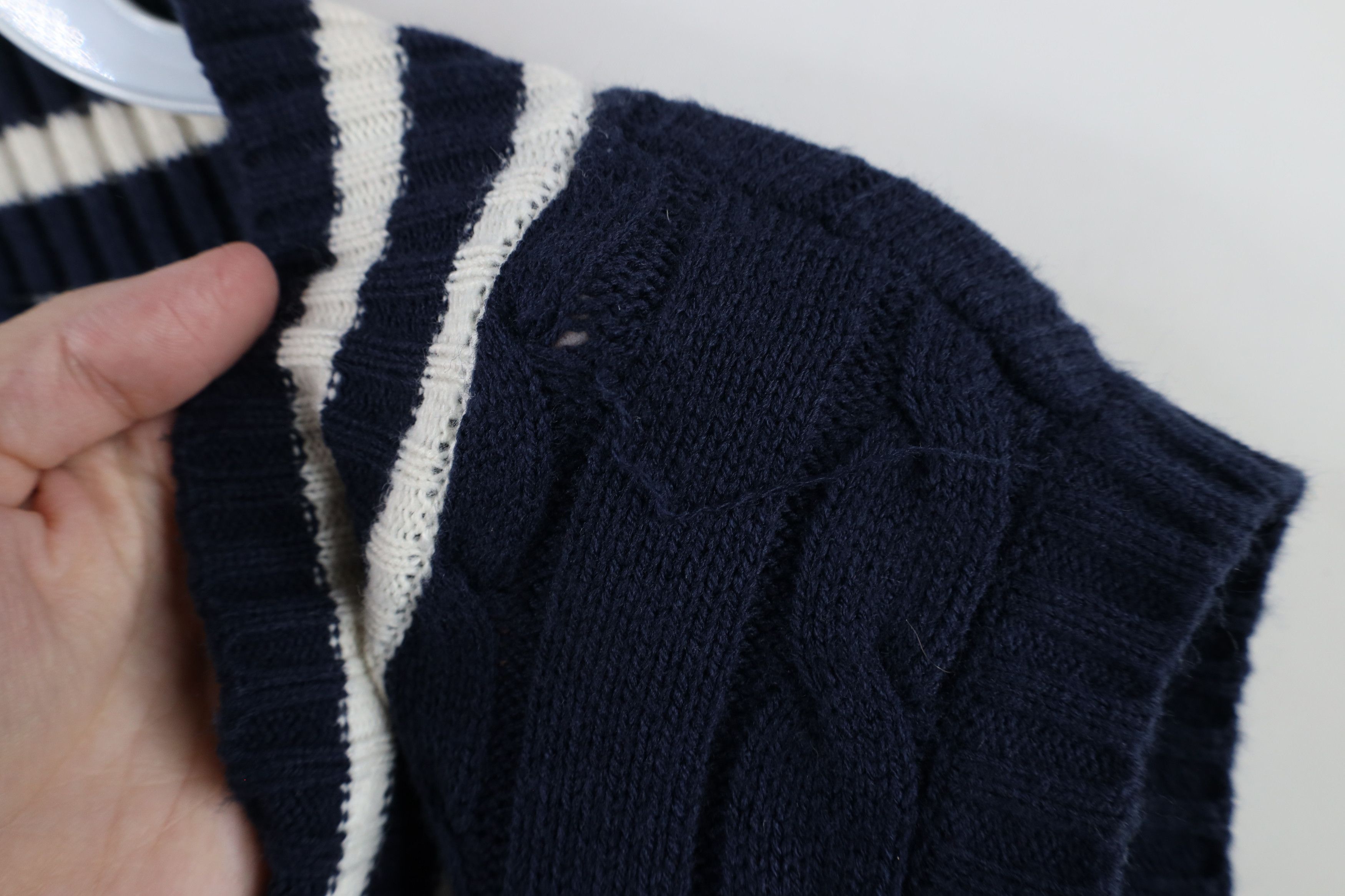 Vintage Vintage 90s Streetwear Cable Knit V-Neck Sweater Vest Size ONE SIZE - 5 Thumbnail