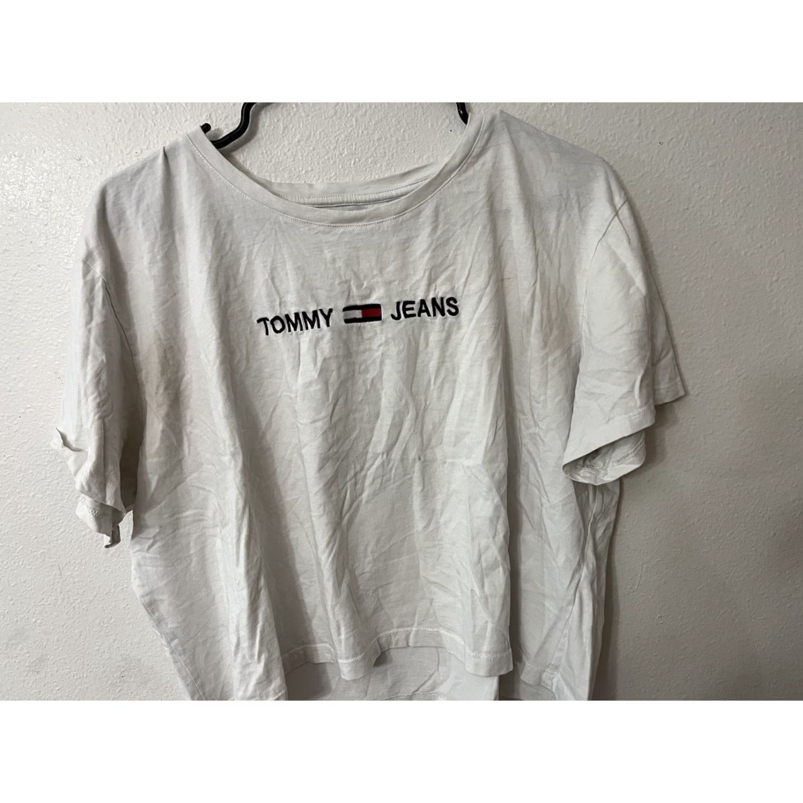 Vintage TOMMY JEANS Womens Crop Graphic T-Shirt Top White Regular L Short Sleeve Crew Neck Logo Print Casual Shirt Woman Size L / US 10 / IT 46 - 2 Thumbnail