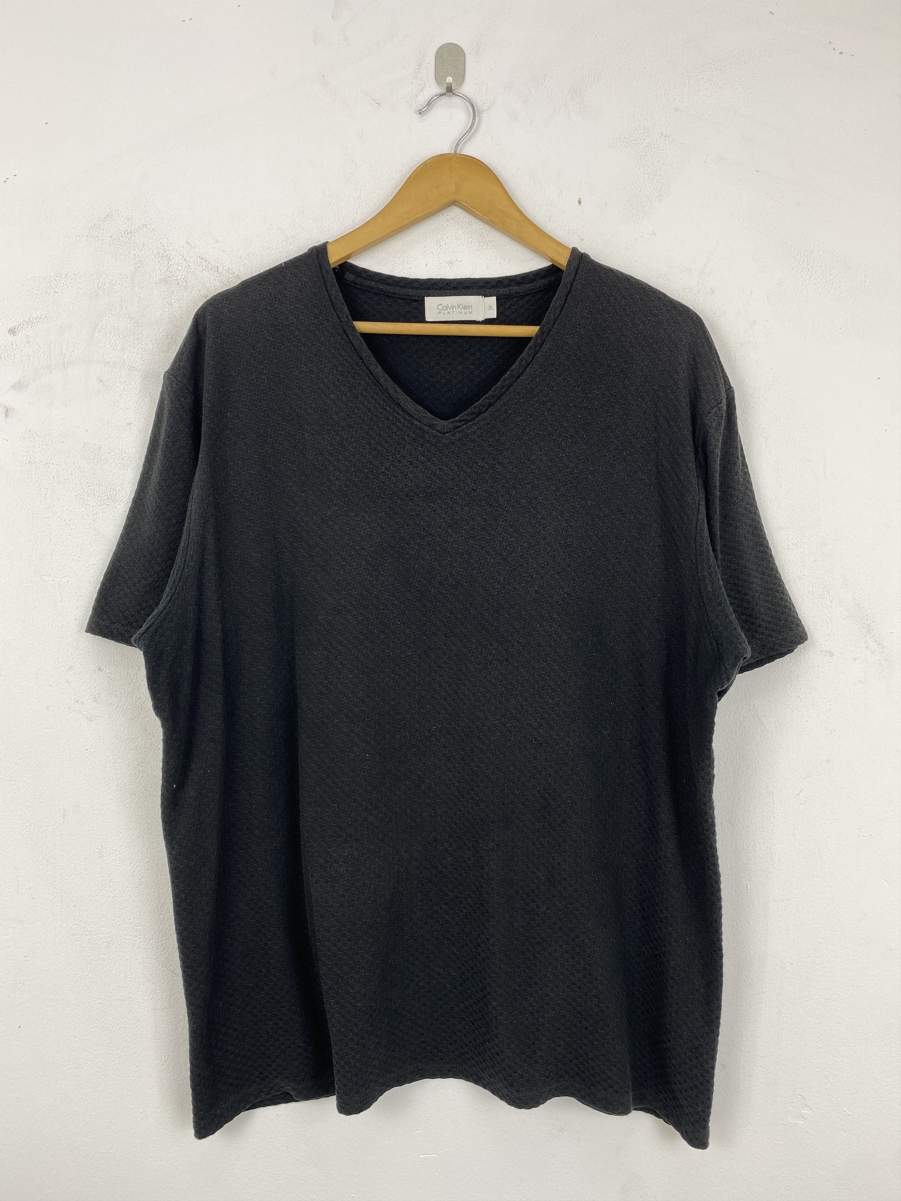 Calvin Klein Vintage Calvin Klien Short-sleeve V-neck t-shirt JA0147 Size US XXL / EU 58 / 5 - 1 Thumbnail