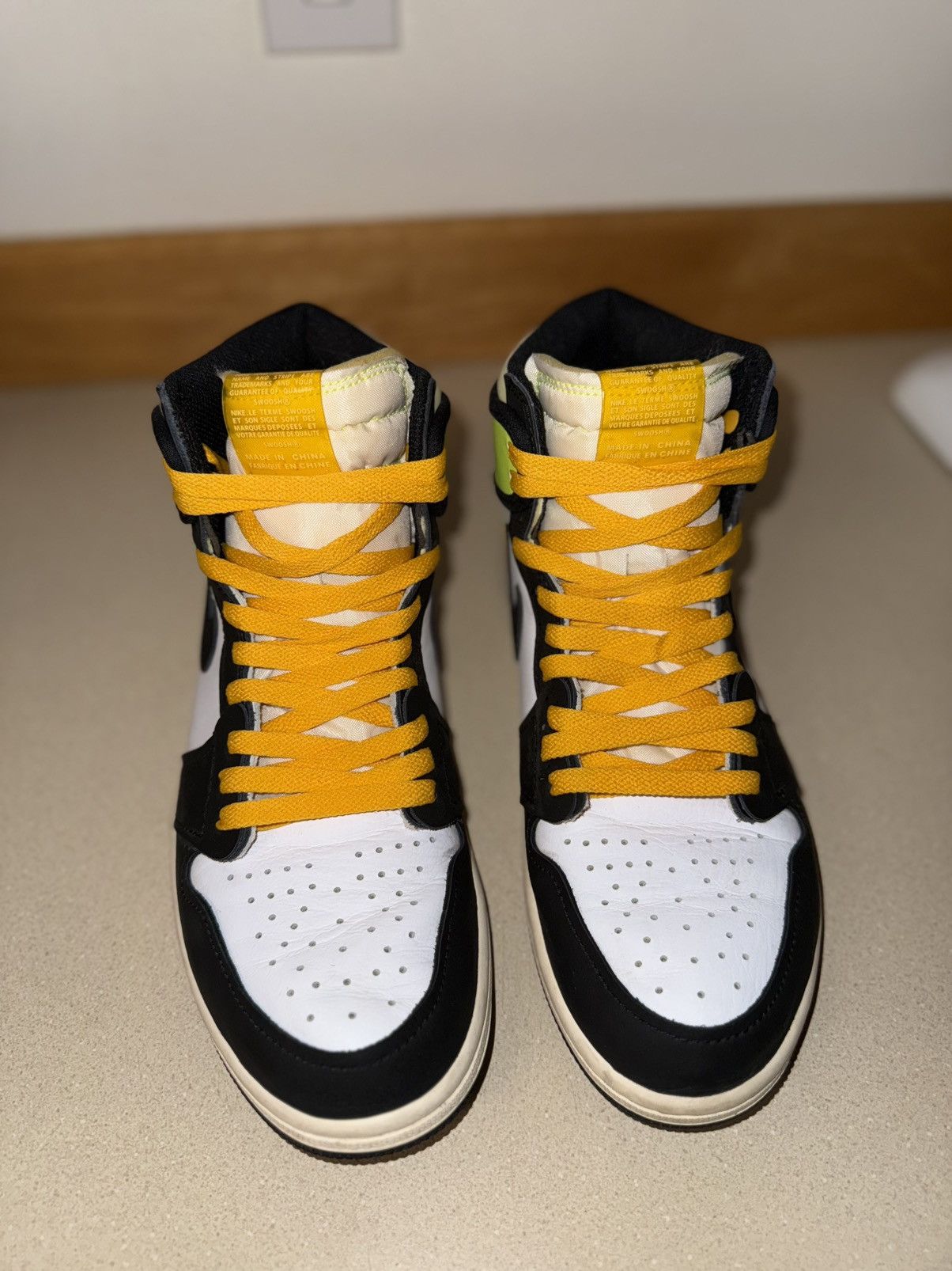 Nike Air Jordan 1 OG Volt Gold Size US 10.5 / EU 43-44 - 4 Thumbnail