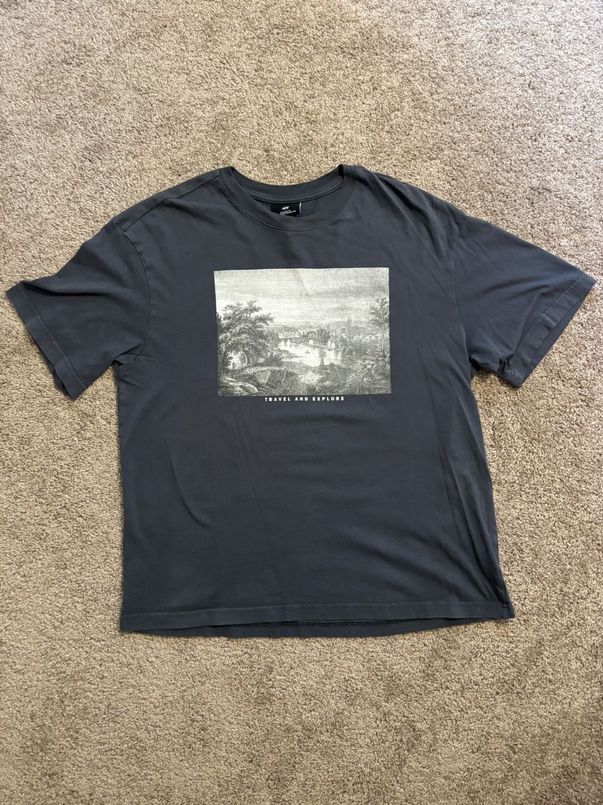 H&M Travel and Explore H&M Tee Size US L / EU 52-54 / 3 - 1 Thumbnail