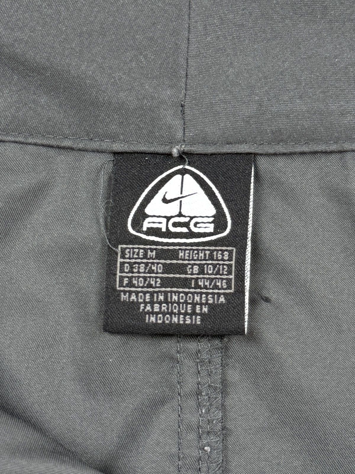 Nike ACG Y2K Vintage Nike ACG Gray Nylon Cargo Mini Skirt M Size 28" / US 6 / IT 42 - 4 Thumbnail