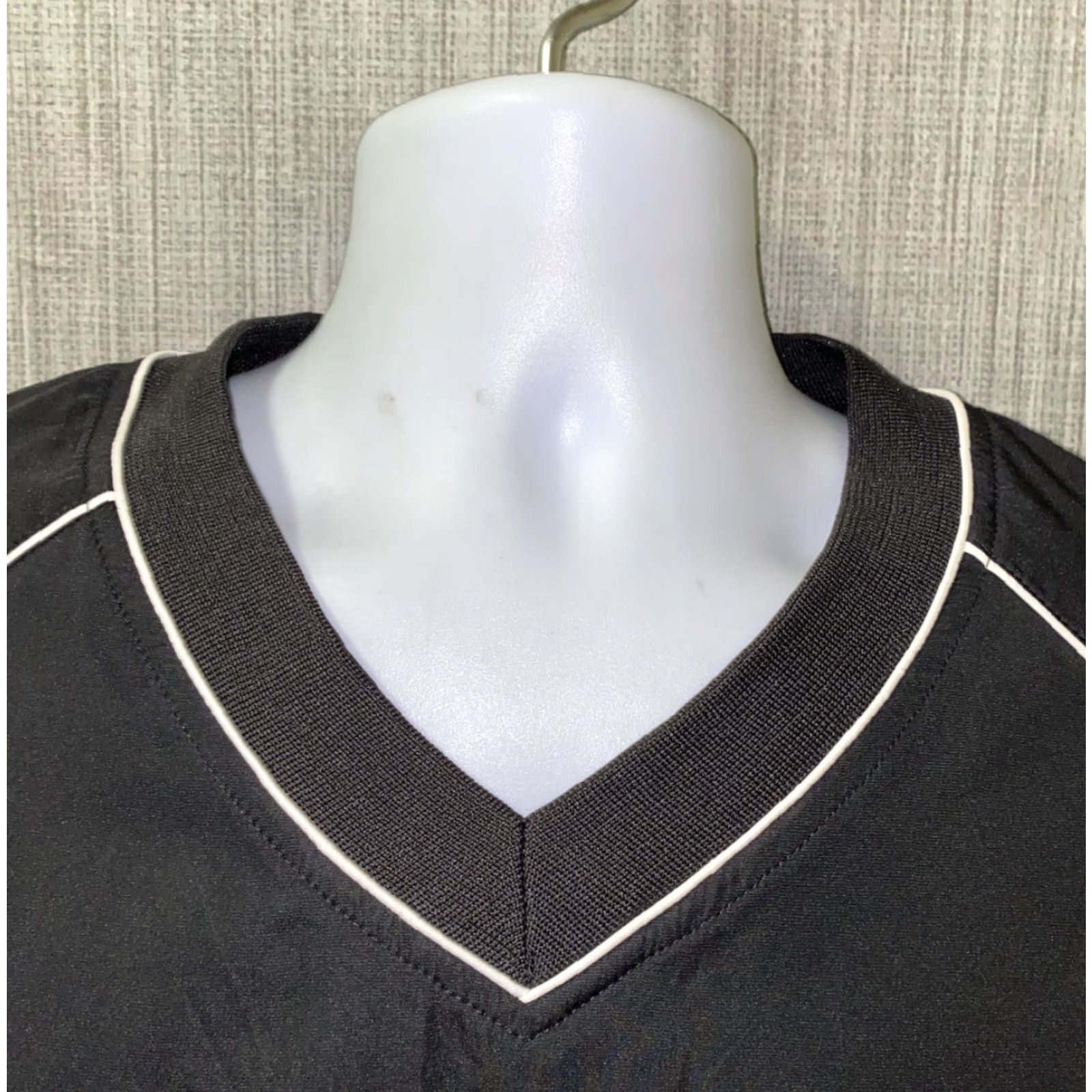 Footjoy FootJoy Jacket Mens Black Polyester V-Neck Golf Size M Size US M / EU 48-50 / 2 - 3 Thumbnail
