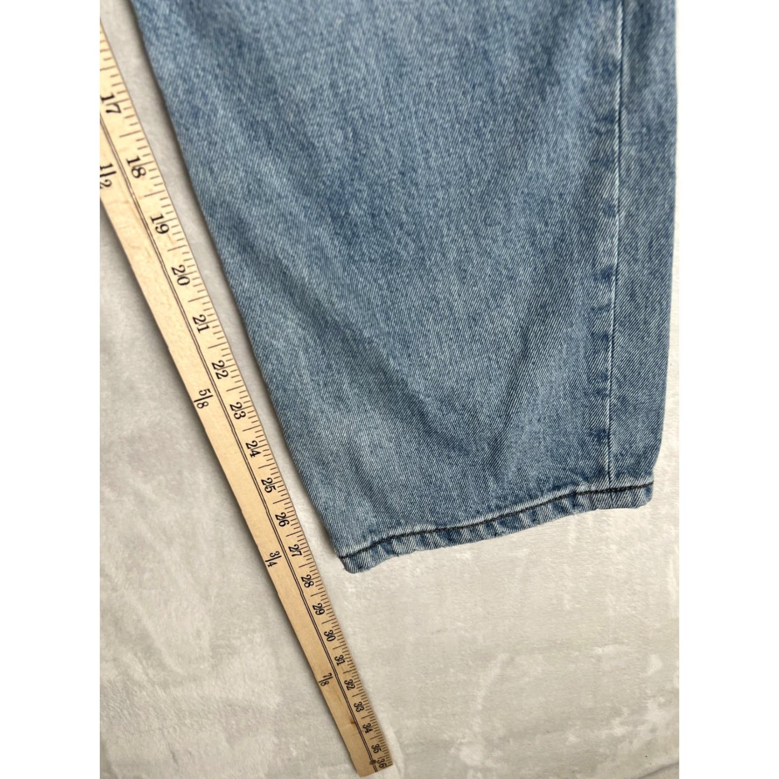 Vintage We The Free Mom Jeans Women's 31 Blue Light Wash High Rise Button Fly Relaxed Jeans Size 24" / US 00 / IT 34 - 2 Thumbnail