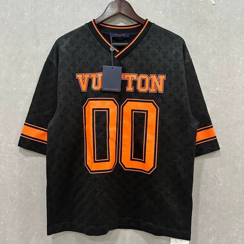 Louis Vuitton Louis Vuitton Black full print dark V-neck short sleeves Size US L / EU 52-54 / 3 - 1 Thumbnail