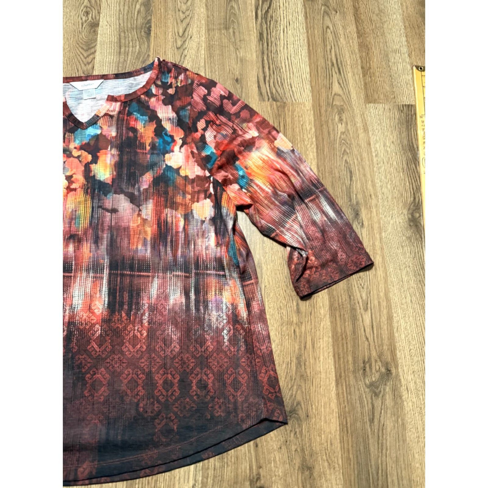 Vintage CJ Banks Shirt Women's 1X V-Neck 3/4 Sleeve T-Shirt Casual Red Orange Blue Black Satin? Size XL / US 12-14 / IT 48-50 - 4 Thumbnail