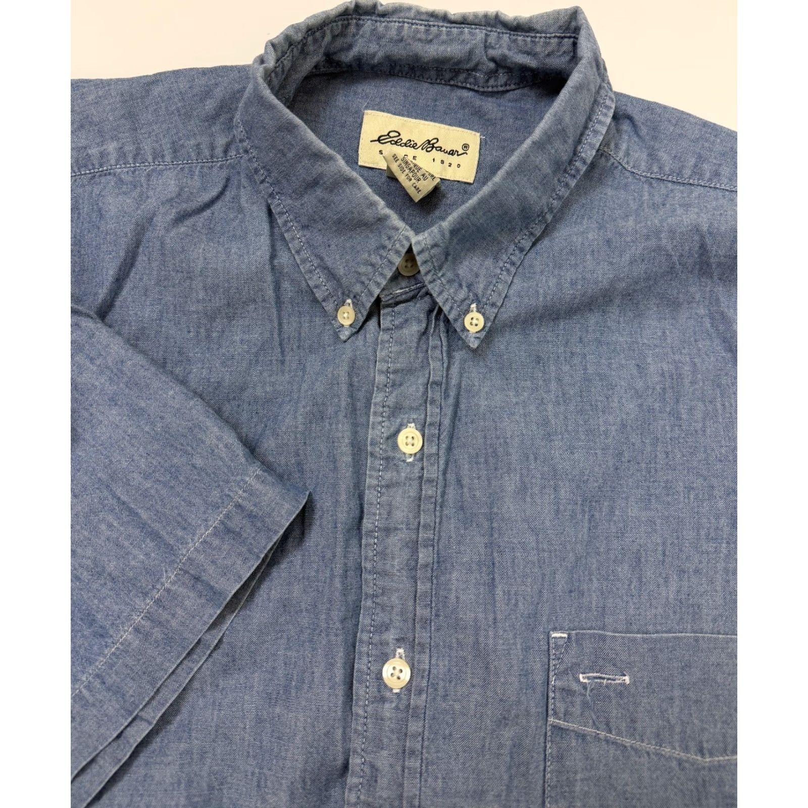 Eddie Bauer VINTAGE Eddie Bauer Chambray Shirt Men XL Oversized Blue Button-Up Casual Shirt 90s Outdoor Preppy Mens Clothing Size US XL / EU 56 / 4 - 2 Thumbnail