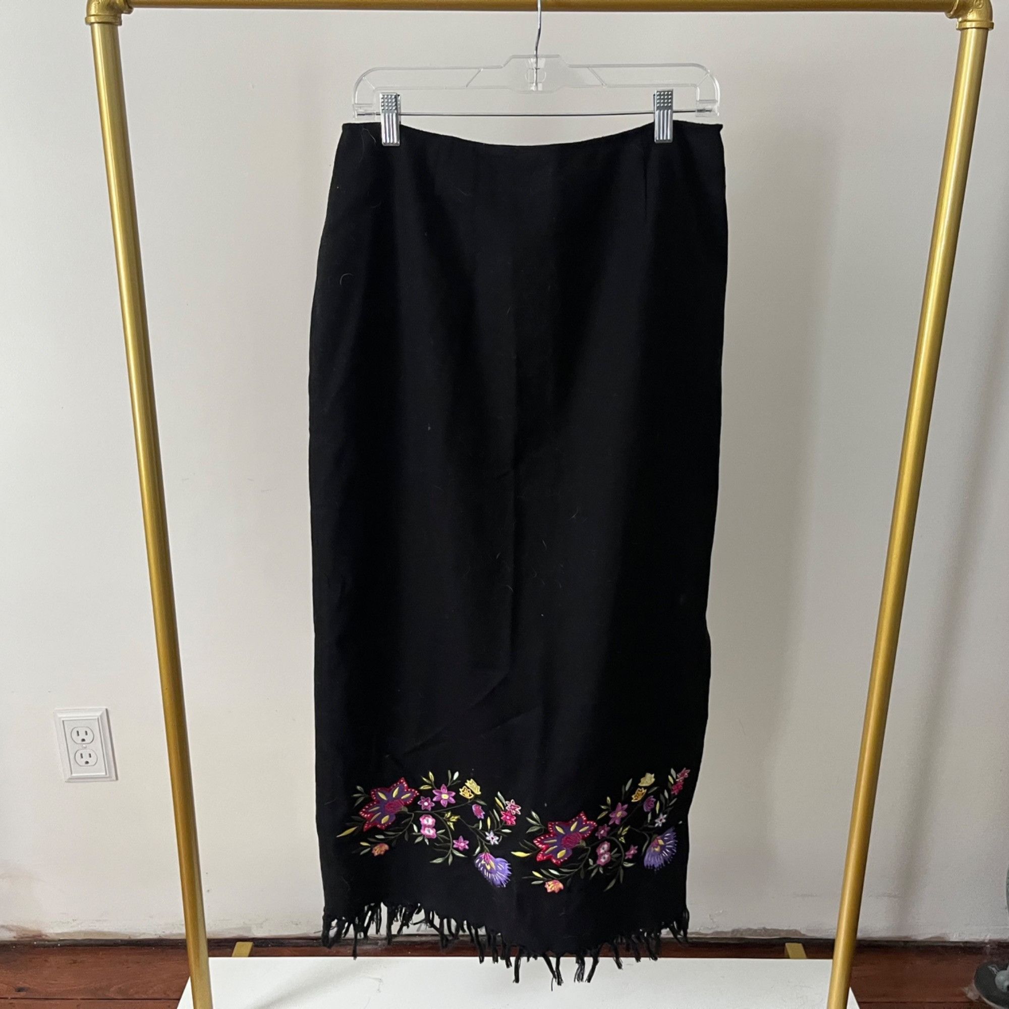 Other Paradox Black Wool Blend Midi Skirt Size 12 with Floral Embr Size 34" / US 12 / IT 48 - 1 Thumbnail