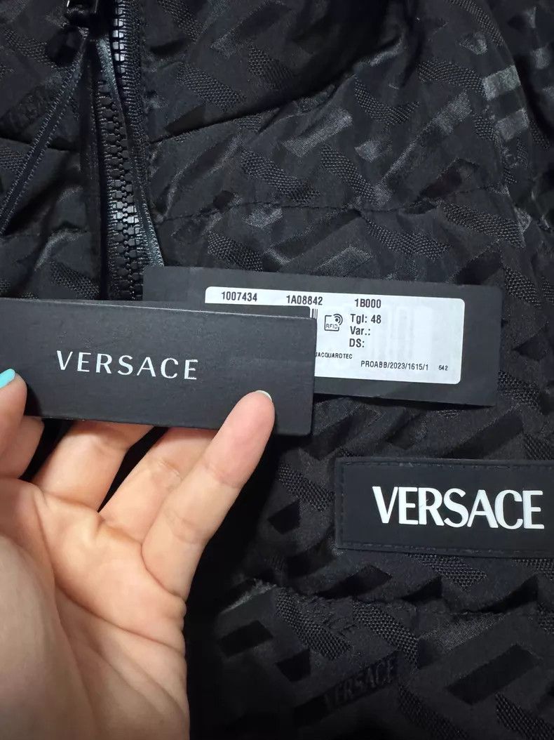 Versace Versace Hooded down jacket with a full logo Size M / US 6-8 / IT 42-44 - 5 Thumbnail