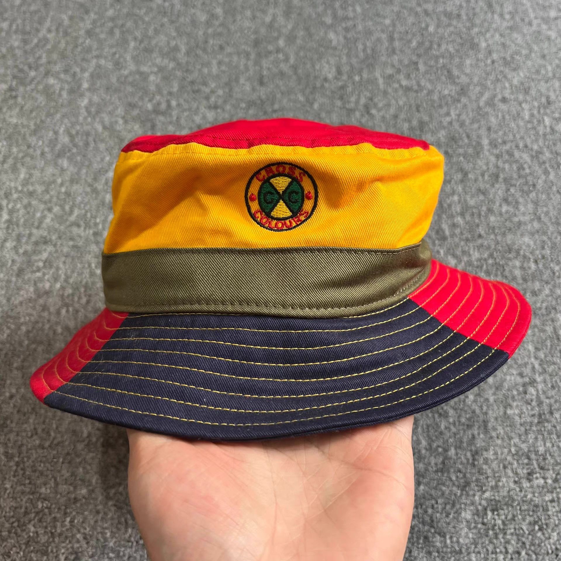 Cross Colours Cross Colours color-block embroidered bucket hat Q7 Size ONE SIZE - 1 Thumbnail