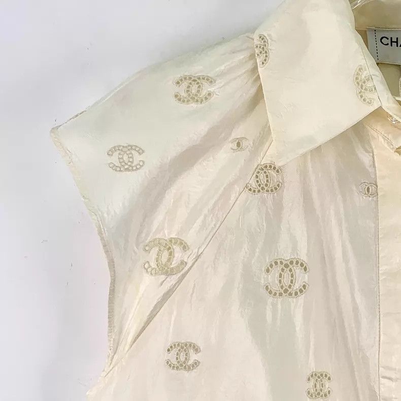 Chanel Chanel Beige double C hollow embroidery silk lapel sleevel Size XS / US 0-2 / IT 36-38 - 3 Thumbnail
