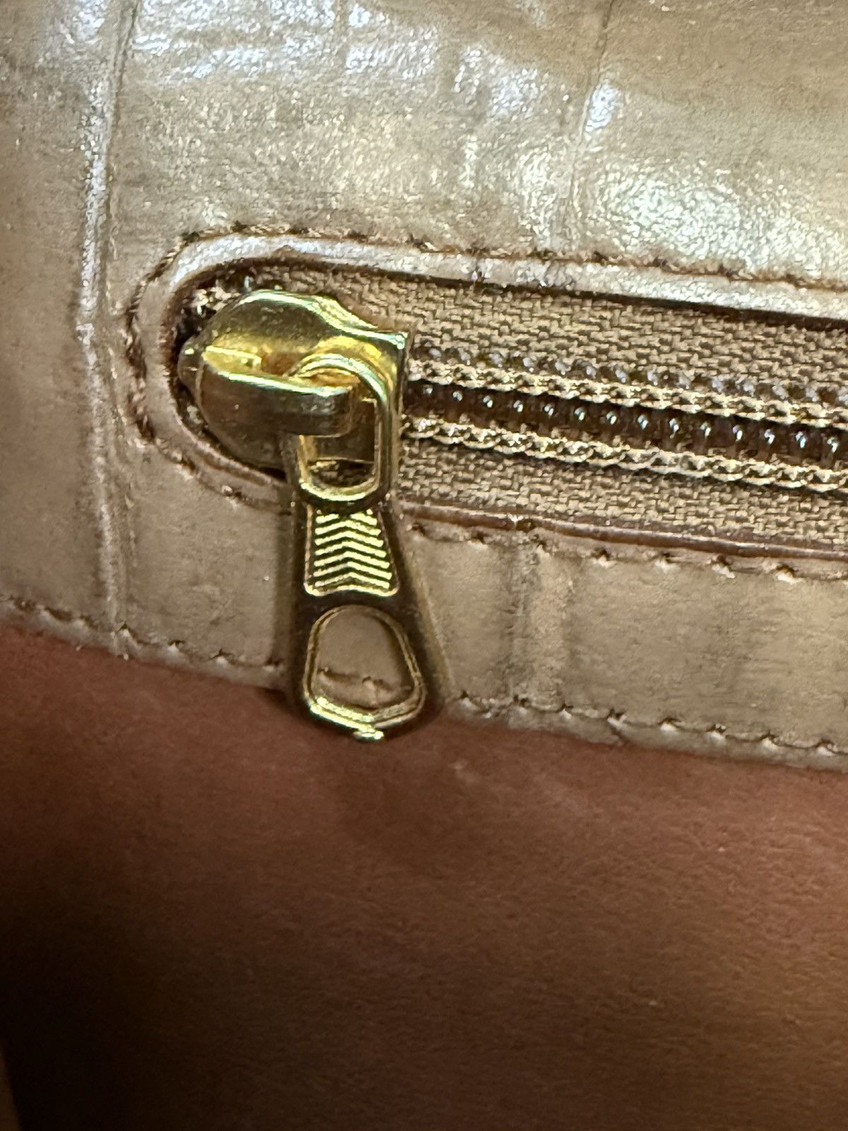 Valentino RARE VALENTINO GARAVANI EMBOSSED CROC LEATHER CLUTCH BAG Size ONE SIZE - 16 Thumbnail